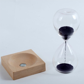 Magntic Hourglass
